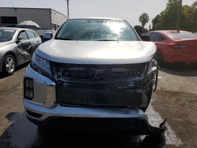 JA4APUAU8NU003795 - 2022 MITSUBISHI OUTLANDER ES SILVER photo 5