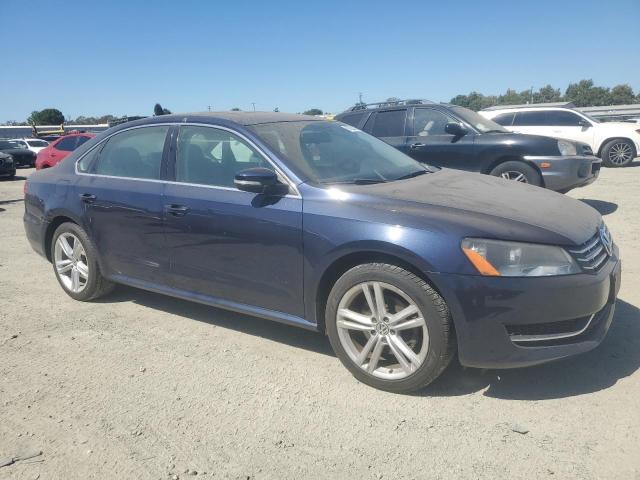 1VWBN7A31EC071870 - 2014 VOLKSWAGEN PASSAT SE BLUE photo 4