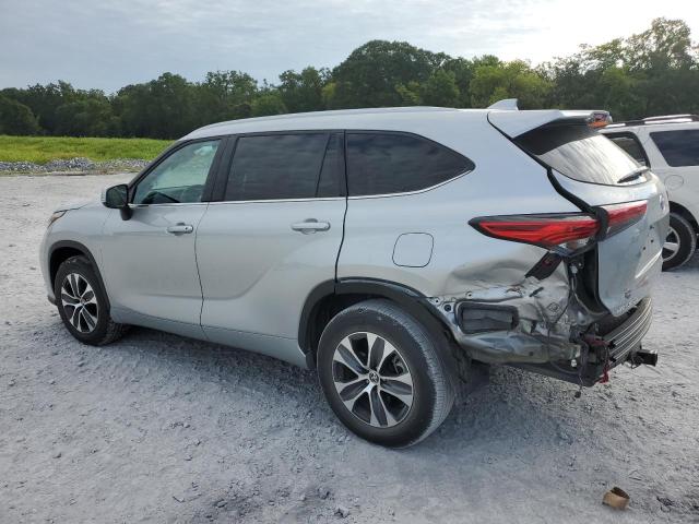 5TDGZRAH8NS126916 - 2022 TOYOTA HIGHLANDER XLE SILVER photo 2