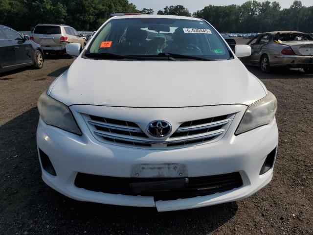 2T1BU4EE2DC015586 - 2013 TOYOTA COROLLA BASE WHITE photo 5