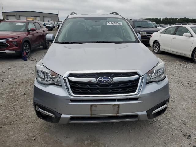 JF2SJAGC3JH530866 - 2018 SUBARU FORESTER 2.5I PREMIUM Silber Foto 5