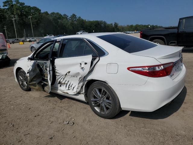 4T1BF1FK5HU322686 - 2017 TOYOTA CAMRY LE WHITE photo 2