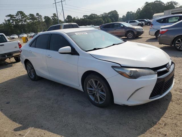 4T1BF1FK5HU322686 - 2017 TOYOTA CAMRY LE WHITE photo 4