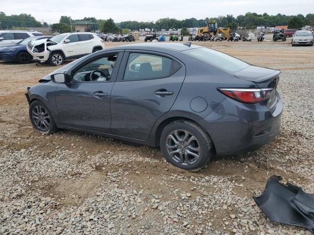 3MYDLBYV1KY516690 - 2019 TOYOTA YARIS L GRAY photo 2