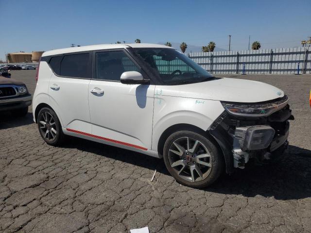 KNDJ53AF1N7159635 - 2022 KIA SOUL GT-LINE TURBO WHITE photo 4