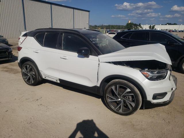 YV4162UM1M2510439 - 2021 VOLVO XC40 T5 R-DESIGN WHITE photo 4