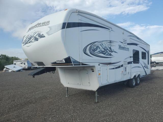 4YDF31522A4700174 - 2010 KEYSTONE MONTANA WHITE photo 2