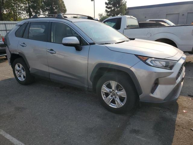 JTMW1RFV2KJ012548 - 2019 TOYOTA RAV4 XLE ვერცხლისფერი ფოტო 4