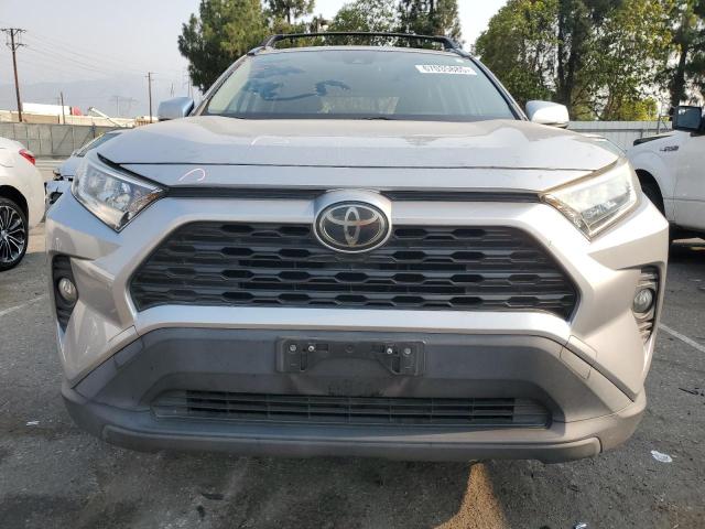 JTMW1RFV2KJ012548 - 2019 TOYOTA RAV4 XLE ვერცხლისფერი ფოტო 5