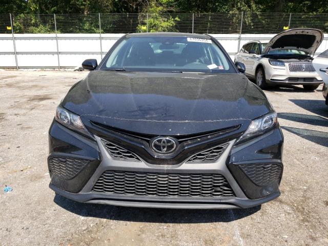 4T1G11AK7NU671341 - 2022 TOYOTA CAMRY SE BLACK photo 5