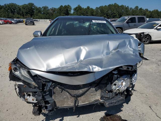 4T1B61HK2JU501951 - 2018 TOYOTA CAMRY XSE SILVER photo 5