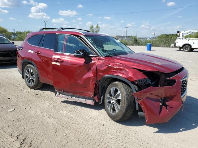 5TDHZRBH4MS070166 - 2021 TOYOTA HIGHLANDER XLE BURGUNDY photo 4