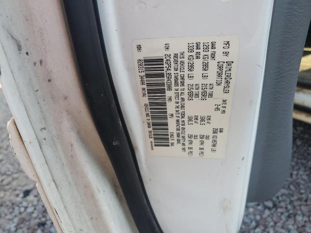 2C4GP54L85R433008 - 2005 CHRYSLER TOWN & COU TOURING WHITE photo 13