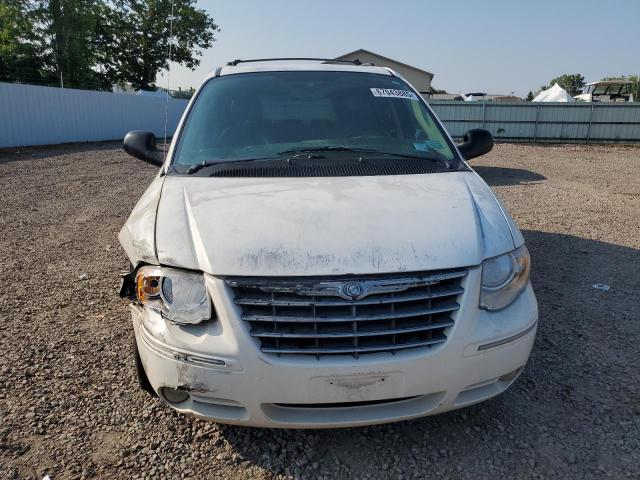 2C4GP54L85R433008 - 2005 CHRYSLER TOWN & COU TOURING WHITE photo 5