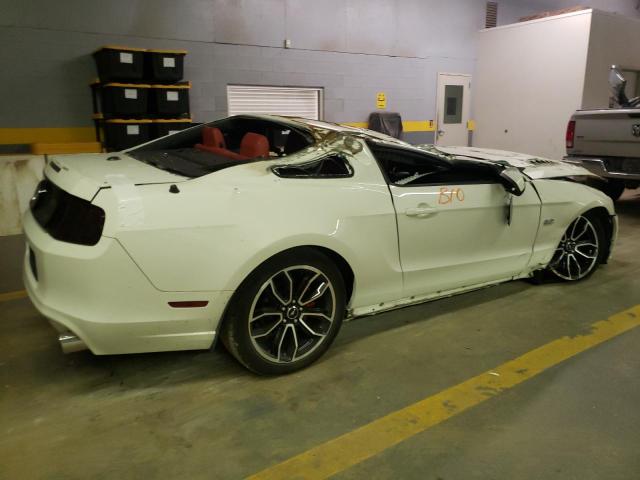 1ZVBP8CF5D5268261 - 2013 FORD MUSTANG GT WHITE photo 3