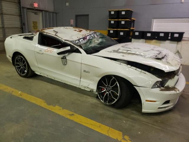 1ZVBP8CF5D5268261 - 2013 FORD MUSTANG GT WHITE photo 4
