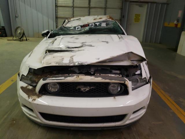 1ZVBP8CF5D5268261 - 2013 FORD MUSTANG GT WHITE photo 5