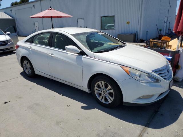 5NPEB4AC4DH761879 - 2013 HYUNDAI SONATA GLS WHITE photo 4