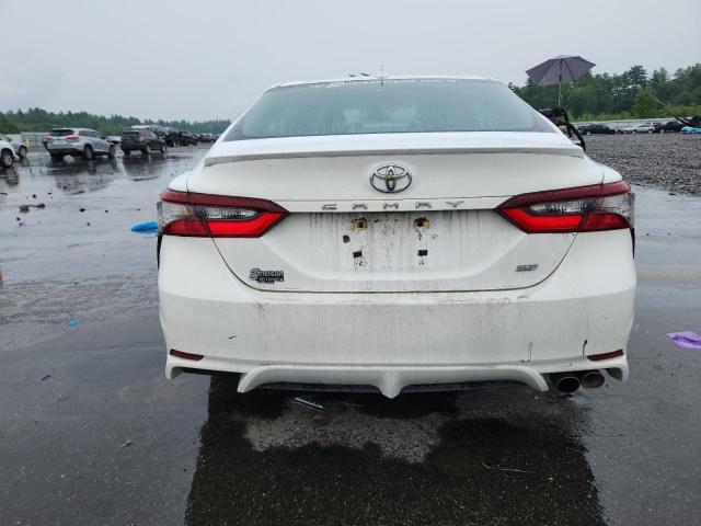 4T1G11AKXNU704087 - 2022 TOYOTA CAMRY SE WHITE photo 6