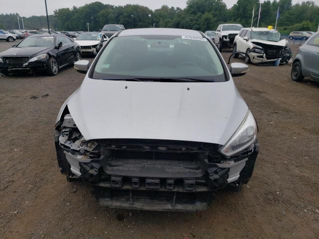 1FADP3F26FL207593 - 2015 FORD FOCUS SE SILVER photo 5