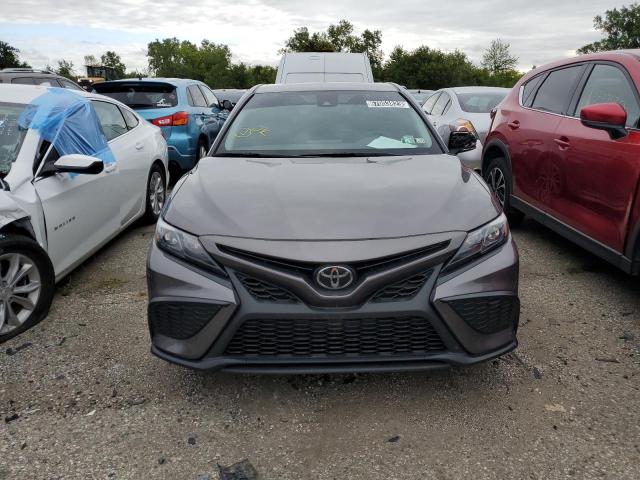 4T1G11AK4PU767477 - 2023 TOYOTA CAMRY SE NIGHT SHADE GRAY photo 5