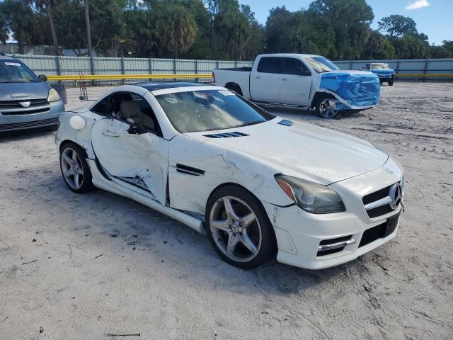 WDDPK5HA2DF066965 - 2013 MERCEDES-BENZ SLK 350 WHITE photo 4