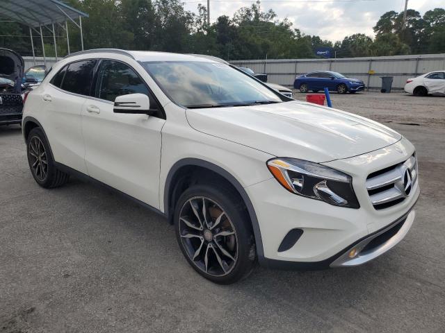 WDCTG4EB1HJ304707 - 2017 MERCEDES-BENZ GLA 250 WHITE photo 4