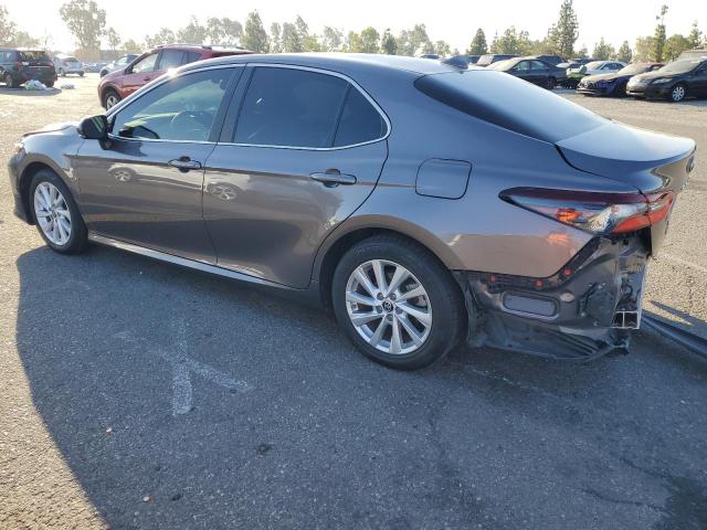 4T1R11AK3MU607742 - 2021 TOYOTA CAMRY LE GRAY photo 2