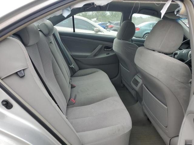 4T1BF3EK6BU647979 - 2011 TOYOTA CAMRY BASE ვერცხლისფერი ფოტო 10