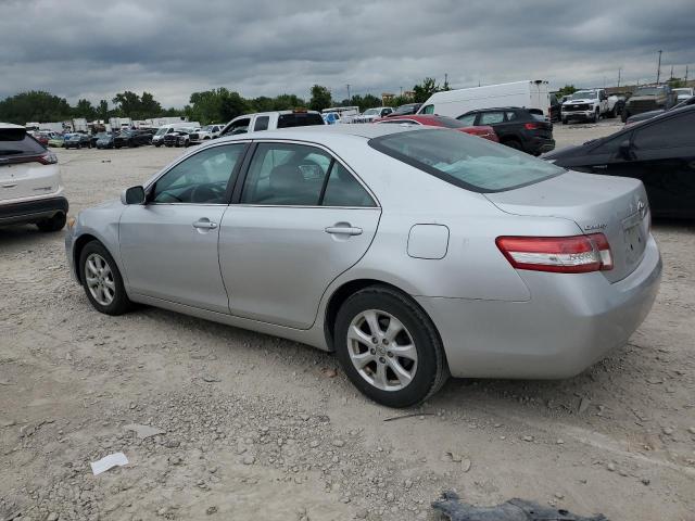 4T1BF3EK6BU647979 - 2011 TOYOTA CAMRY BASE ვერცხლისფერი ფოტო 2