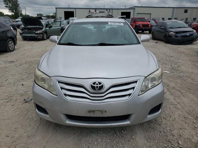 4T1BF3EK6BU647979 - 2011 TOYOTA CAMRY BASE ვერცხლისფერი ფოტო 5