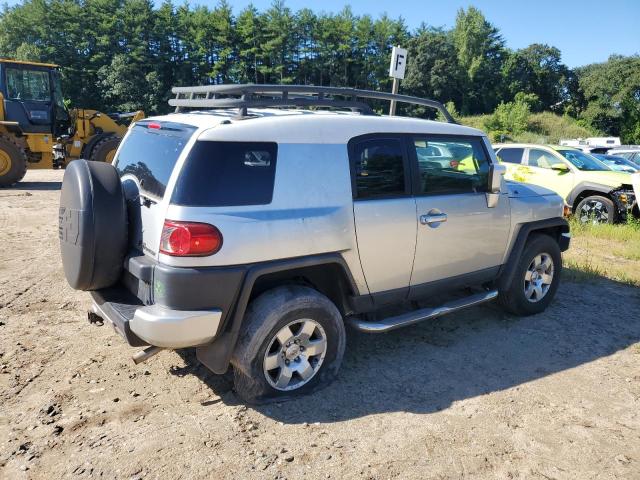 JTEBU11F170008412 - 2007 TOYOTA FJ CRUISER SILVER photo 3