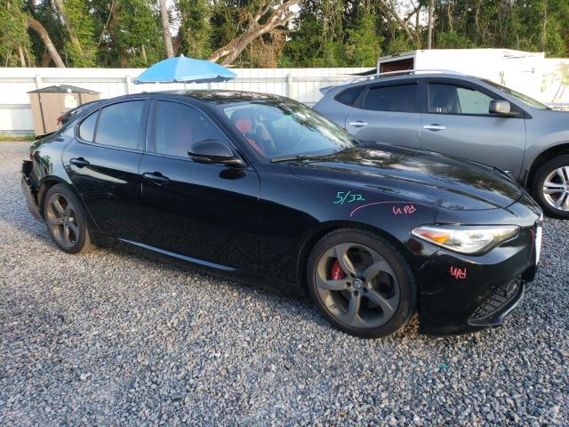 ZARFAEBN4J7564598 - 2018 ALFA ROMEO GIULIA BLACK photo 4