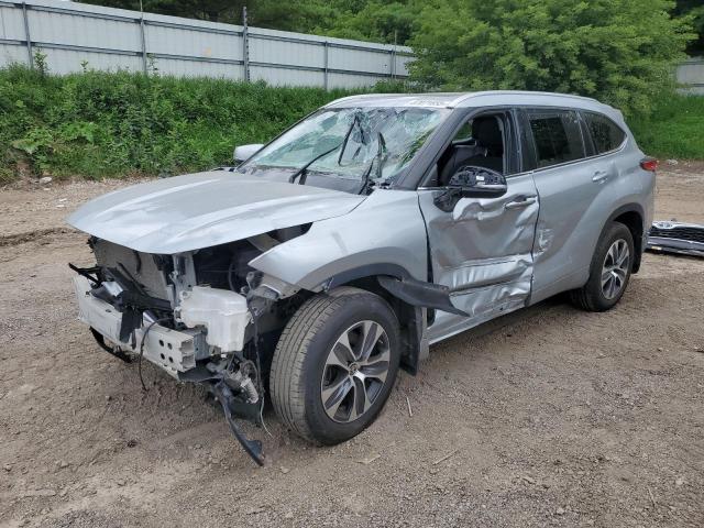 2022 TOYOTA HIGHLANDER XLE, 