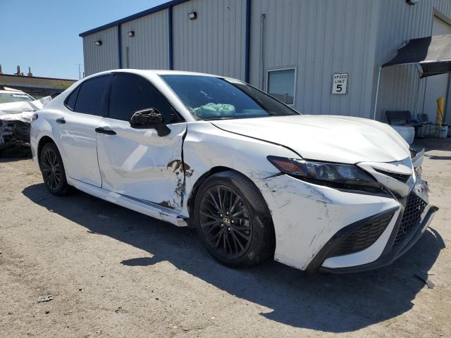 4T1G11AK4MU473492 - 2021 TOYOTA CAMRY SE WHITE photo 4