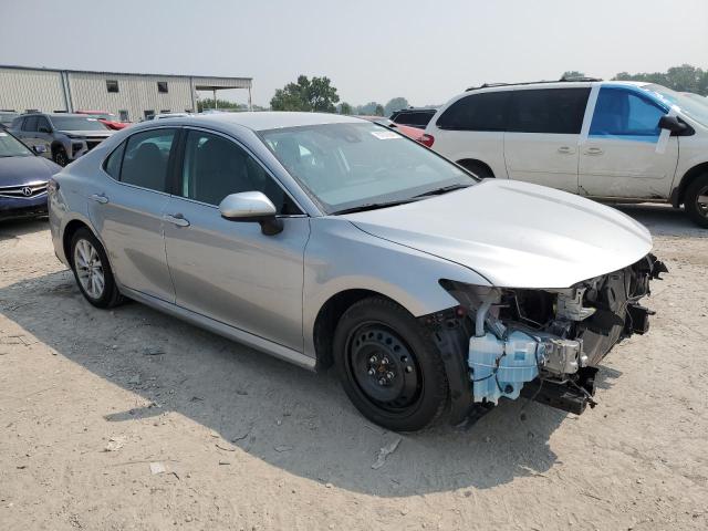 4T1C11AK2MU580443 - 2021 TOYOTA CAMRY LE SILVER photo 4