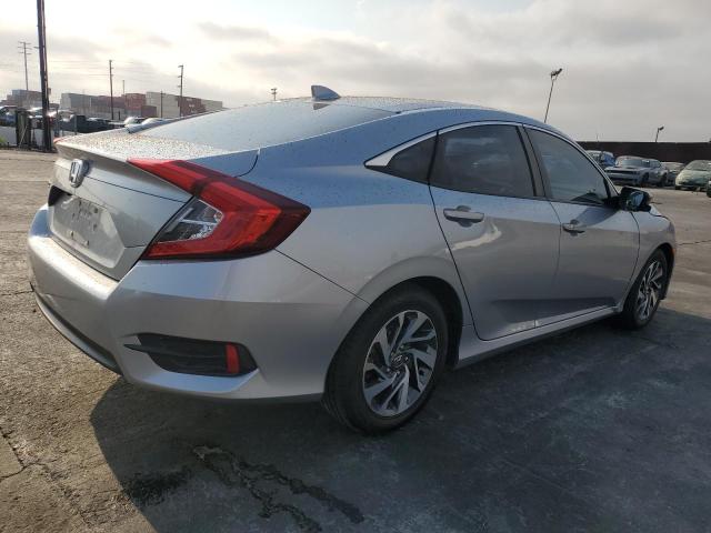 2HGFC2F72JH602379 - 2018 HONDA CIVIC EX SILVER photo 3