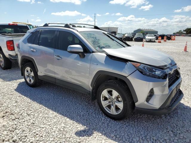 2T3RWRFV9LW099348 - 2020 TOYOTA RAV4 XLE SILVER photo 4