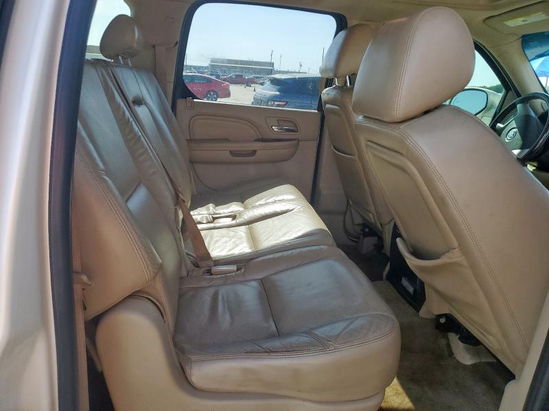 1GYUKJEF3AR215541 - 2010 CADILLAC ESCALADE ESV PREMIUM Белый фото 11