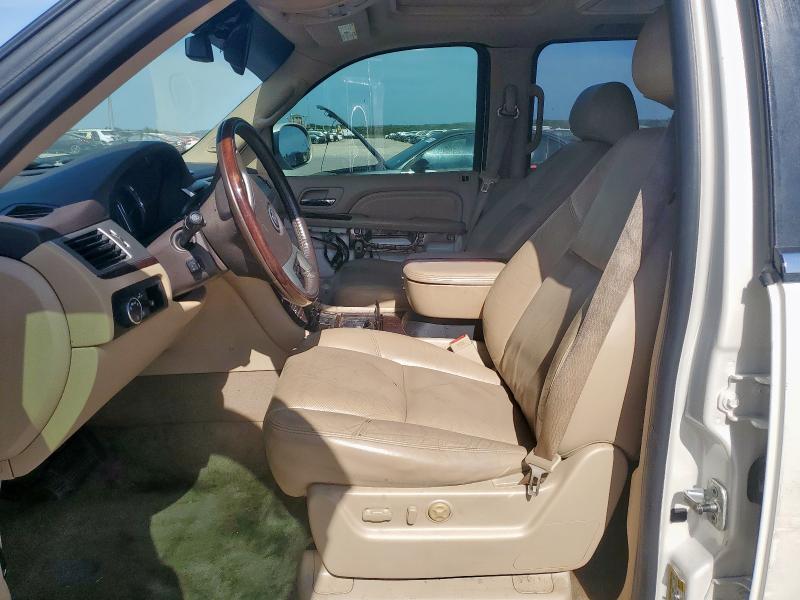 1GYUKJEF3AR215541 - 2010 CADILLAC ESCALADE ESV PREMIUM Белый фото 7