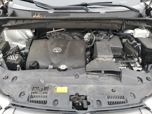 5TDKZRFH7KS557763 - 2019 TOYOTA HIGHLANDER SE SILVER photo 12