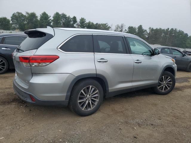 5TDKZRFH7KS557763 - 2019 TOYOTA HIGHLANDER SE SILVER photo 3