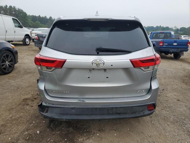 5TDKZRFH7KS557763 - 2019 TOYOTA HIGHLANDER SE SILVER photo 6