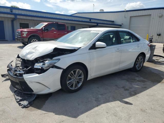 4T1BF1FK9HU334419 - 2017 TOYOTA CAMRY SE LE Beyaz fotoğraf 1