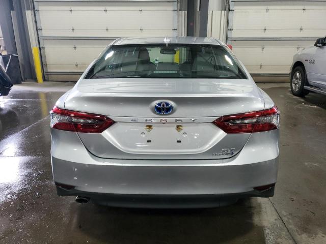 4T1F31AK8PU608032 - 2023 TOYOTA CAMRY XLE Plata foto 6