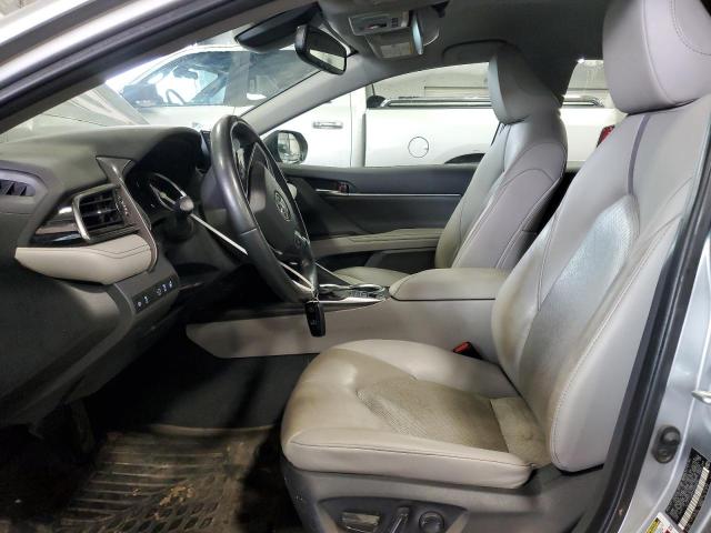 4T1F31AK8PU608032 - 2023 TOYOTA CAMRY XLE Plata foto 7