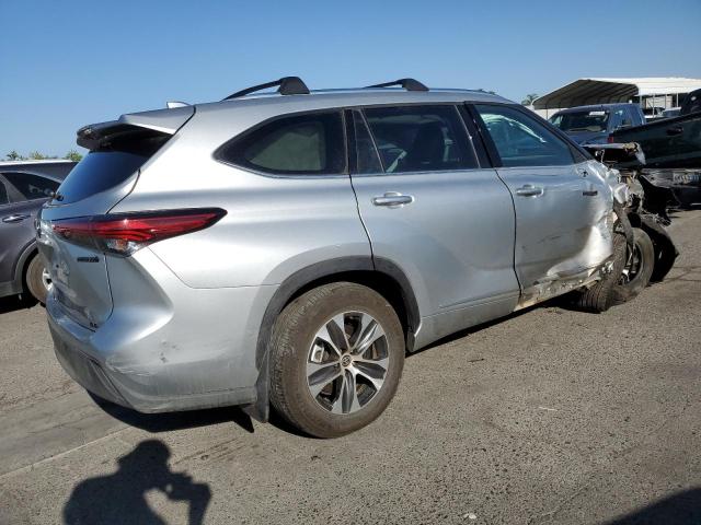 5TDGBRCH0MS531913 - 2021 TOYOTA HIGHLANDER HYBRID XLE SILVER photo 3