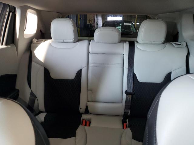 3C4NJDBB5JT256650 - 2018 JEEP COMPASS LATITUDE Argent photo 10