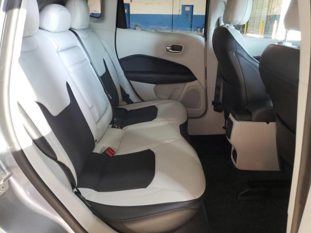 3C4NJDBB5JT256650 - 2018 JEEP COMPASS LATITUDE Argent photo 11