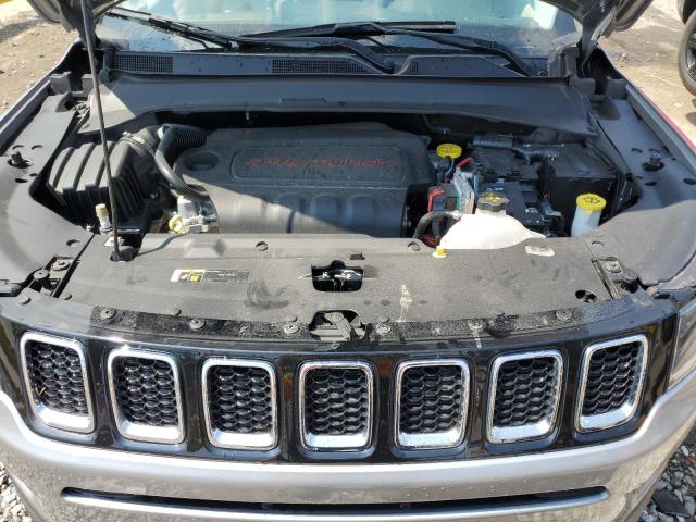 3C4NJDBB5JT256650 - 2018 JEEP COMPASS LATITUDE Argent photo 12